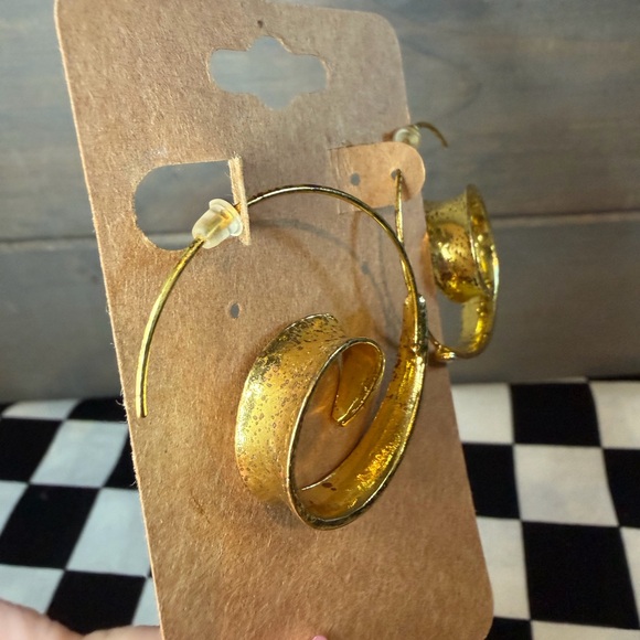 Swirl Modern Hoop Earrings - Picture 3 of 5